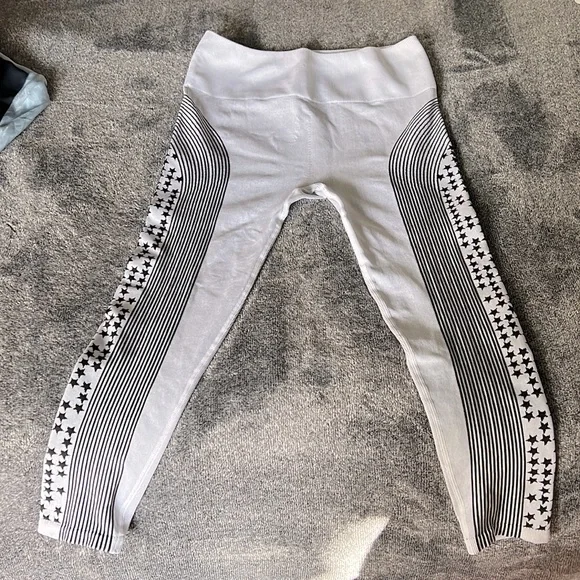 FABLETICS TIGHTS YOGA PANTS STARS & STRIPES BLACK & LIGHT GREY - Picture 3 of 15